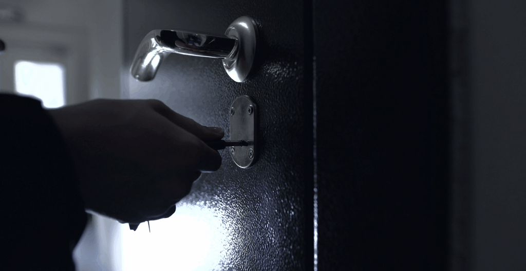 Slotenmaker in Limburg opent deur bij buitensluiting