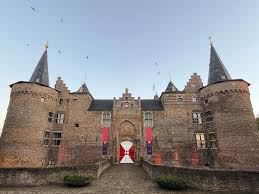 Slotenmaker in Helmond opent een deur en vervangt een slot – SKG*** sloten en 24/7 spoedservice beschikbaar